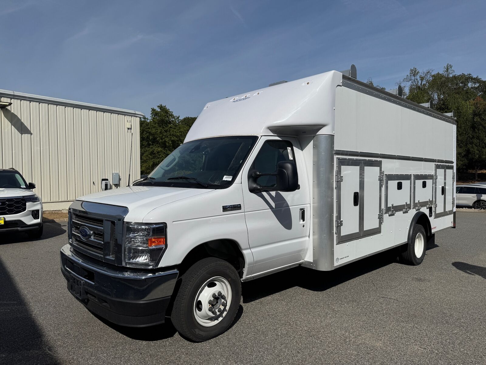 2025 FORD E-450