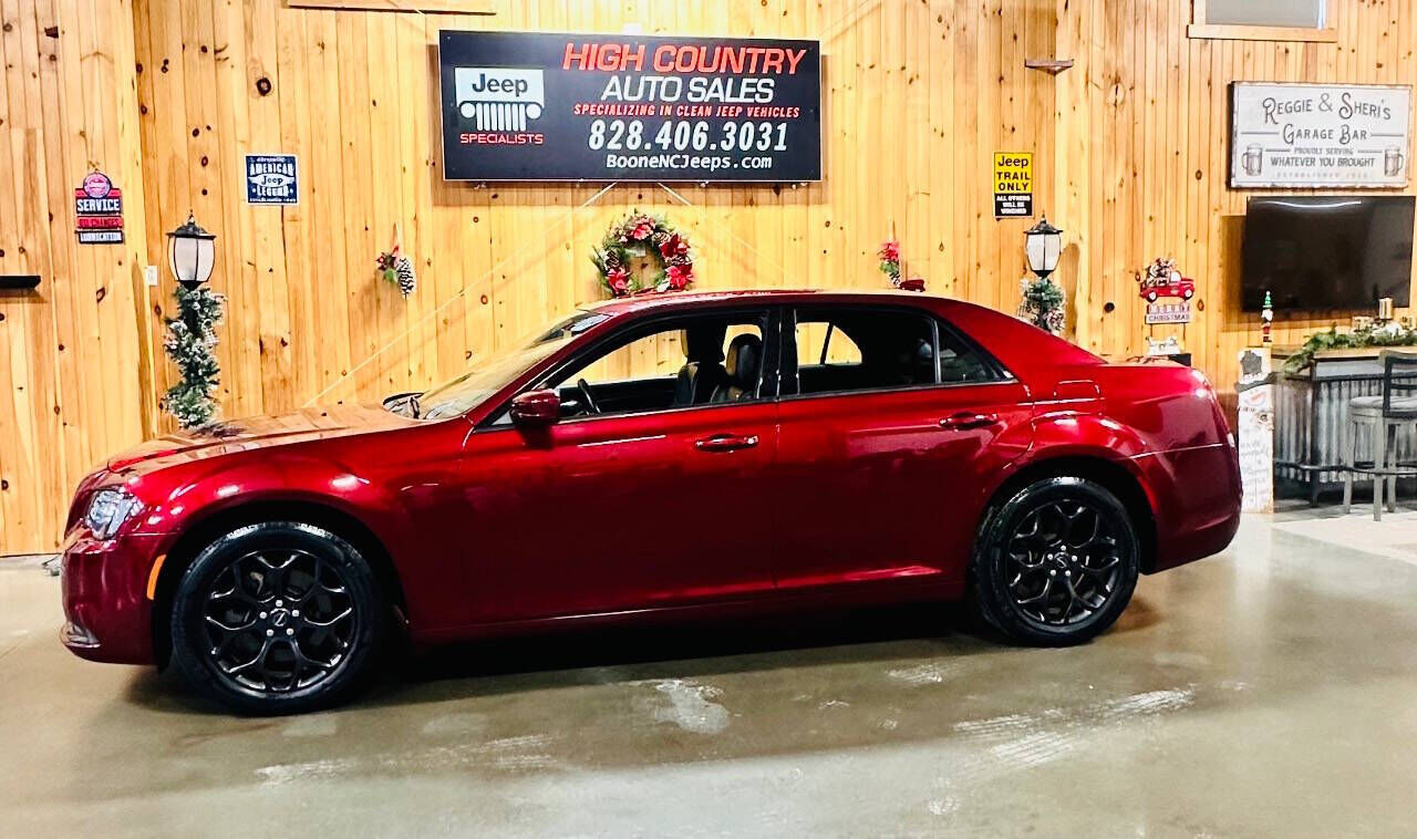 2019 CHRYSLER 300