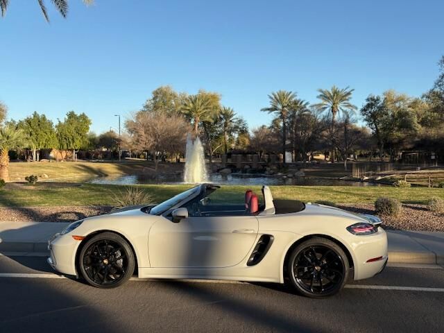 2024 PORSCHE 718