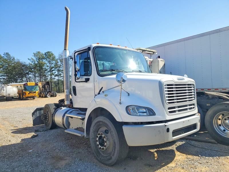2015 FREIGHTLINER M2