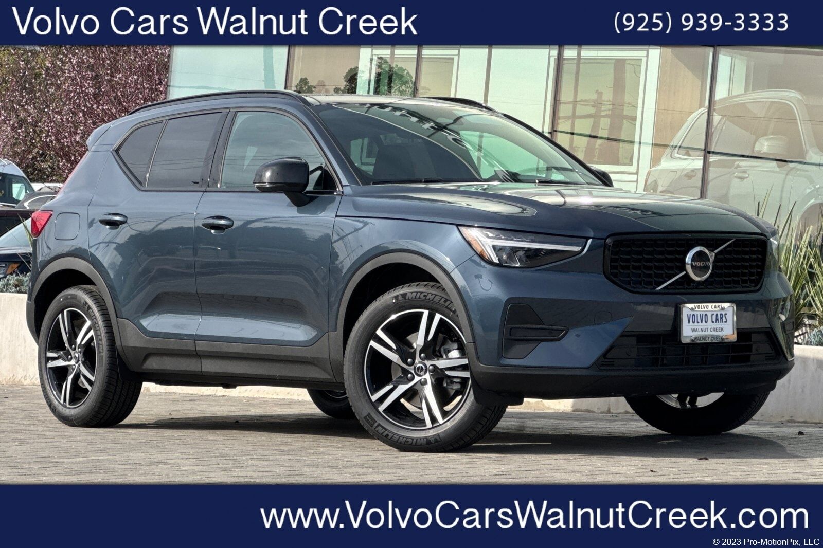 2026 VOLVO XC40