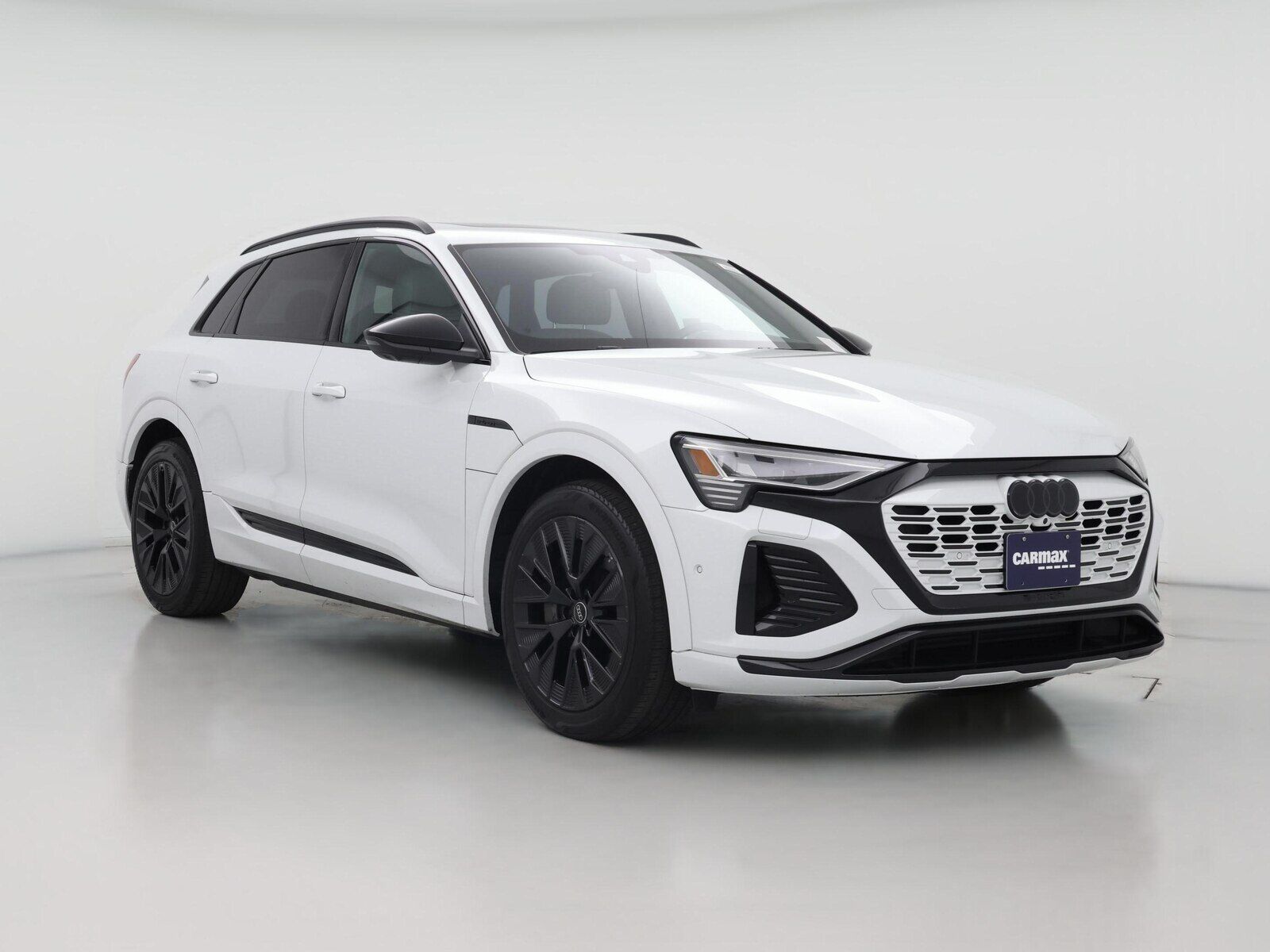 2024 AUDI Q8