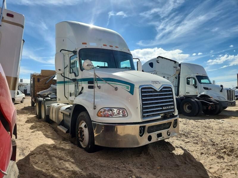 2014 MACK CXU
