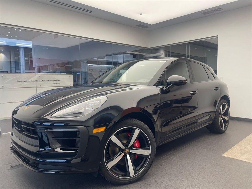 2026 PORSCHE Macan
