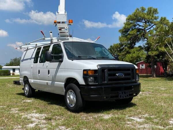 2010 FORD E-350