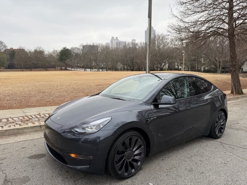 2025 TESLA Model Y