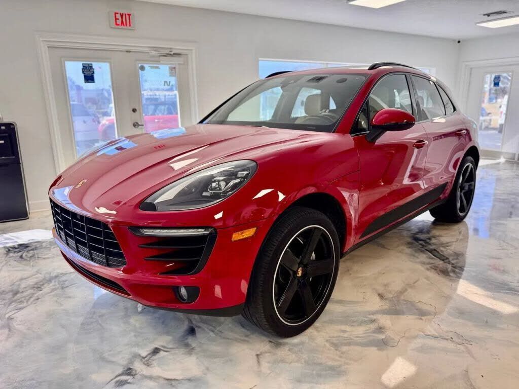 2018 PORSCHE Macan