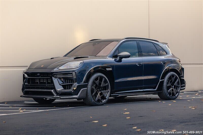 2024 PORSCHE Cayenne