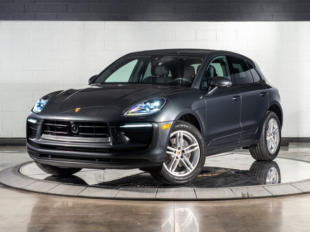2025 PORSCHE Macan