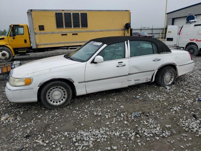 2001 LINCOLN Town Car