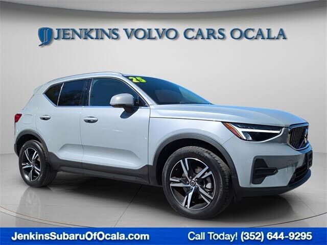 2025 VOLVO XC40