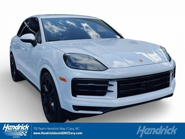 2025 PORSCHE Cayenne