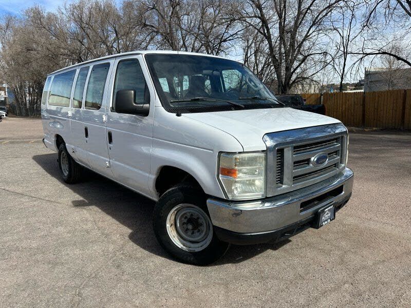 2011 FORD E-350
