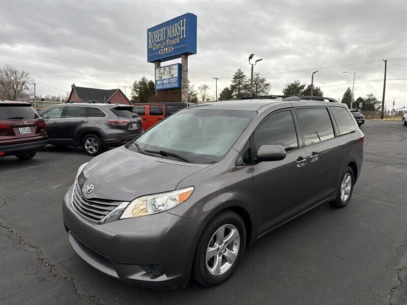2017 TOYOTA Sienna
