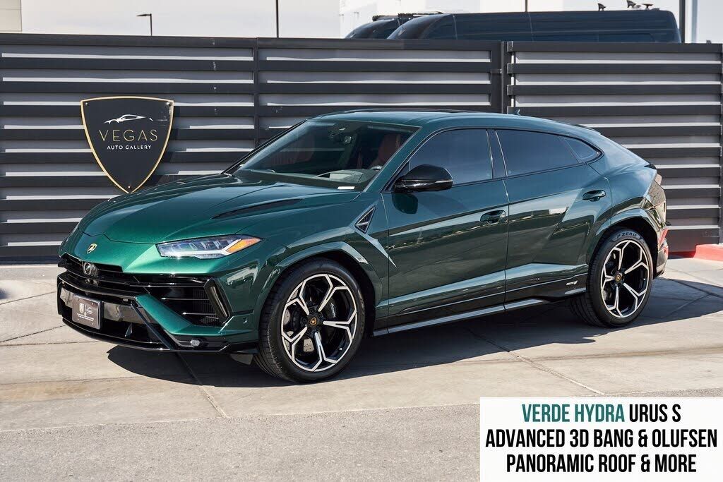 2023 LAMBORGHINI URUS