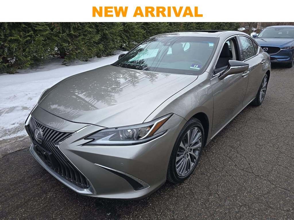2019 LEXUS ES