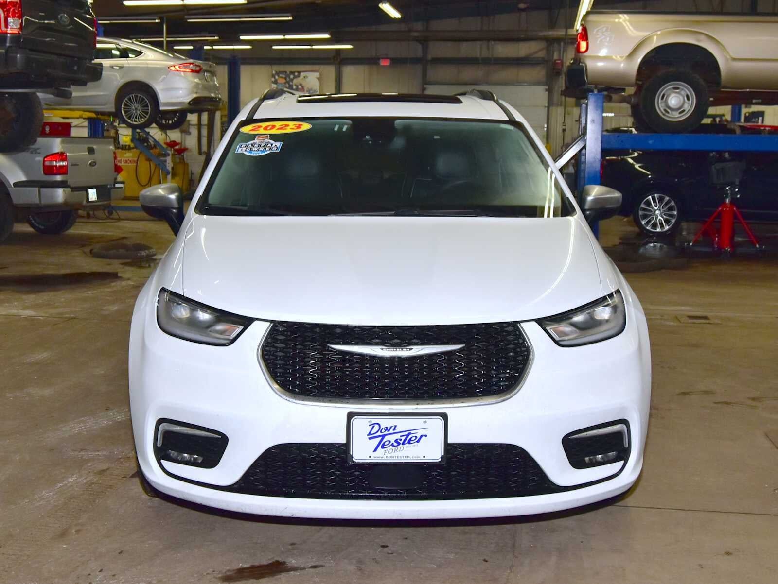 2023 CHRYSLER Pacifica