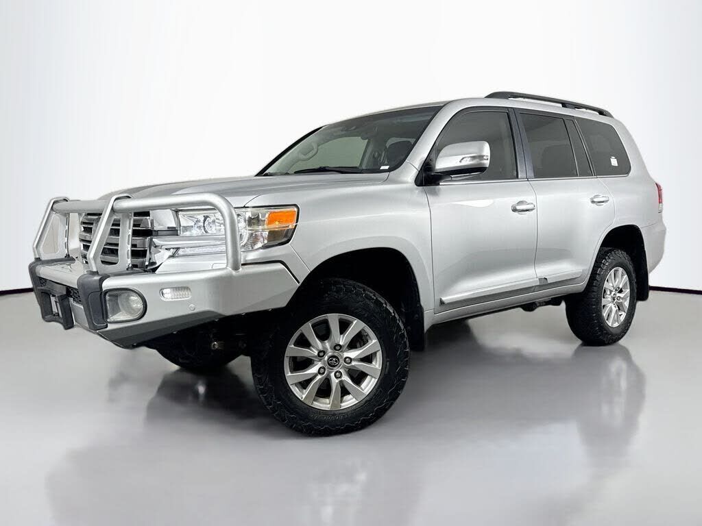 2016 TOYOTA Land Cruiser