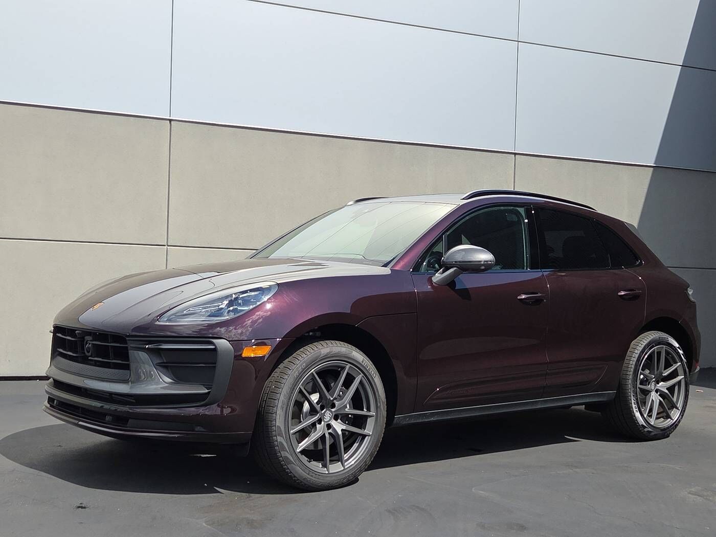 2025 PORSCHE Macan
