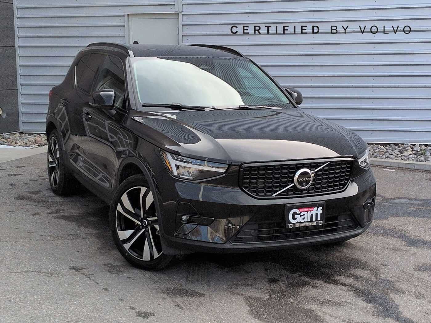 2024 VOLVO XC40