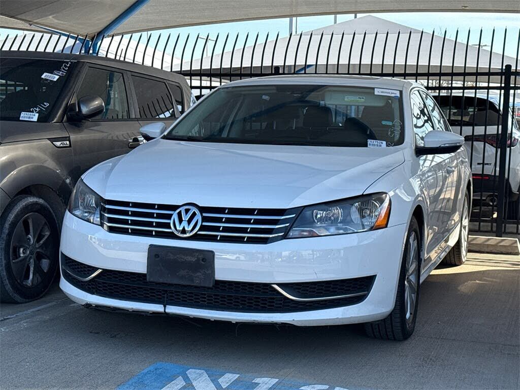 2012 VOLKSWAGEN Passat