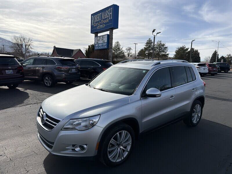 2011 VOLKSWAGEN Tiguan