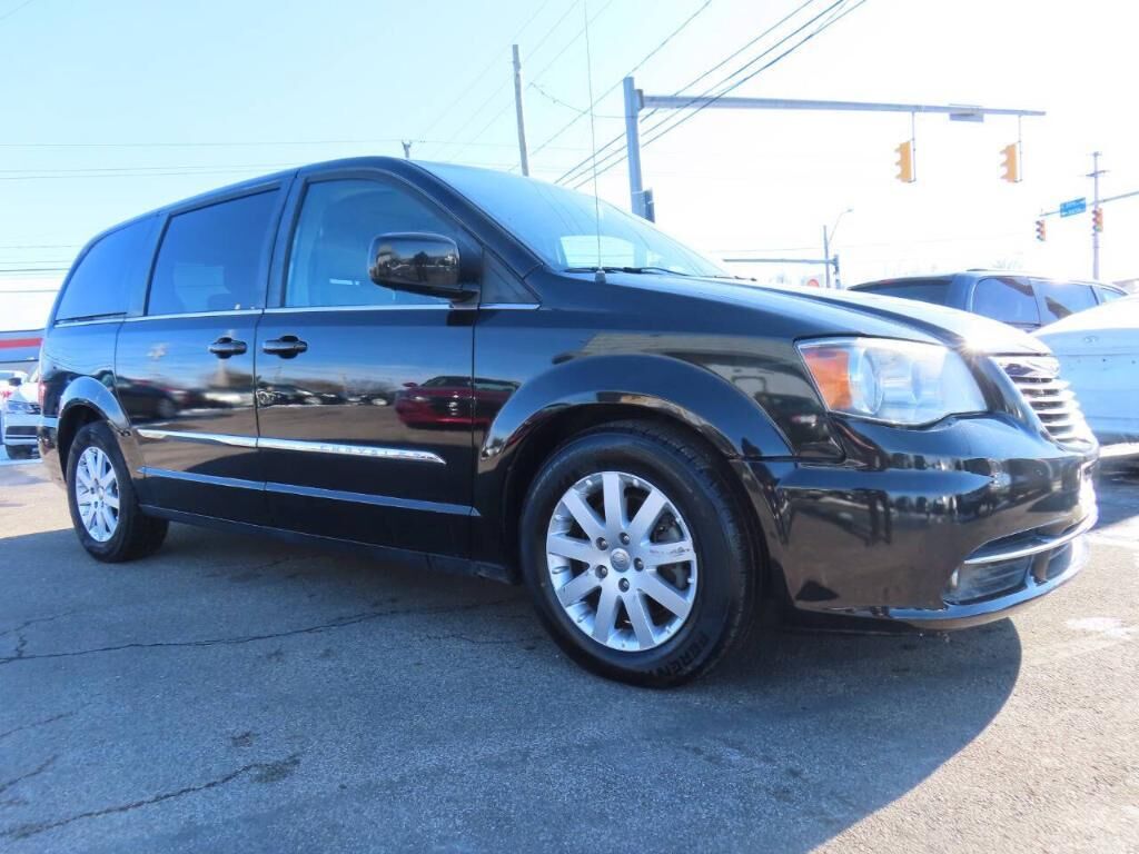 2014 CHRYSLER Town and Country