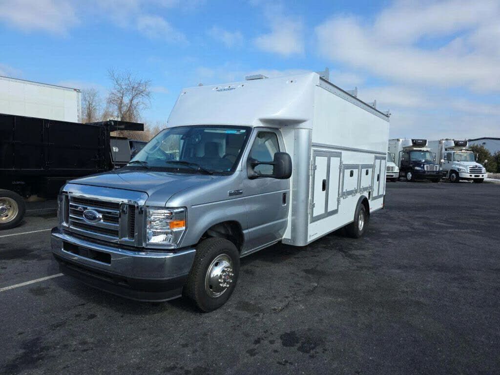 2025 FORD E-450
