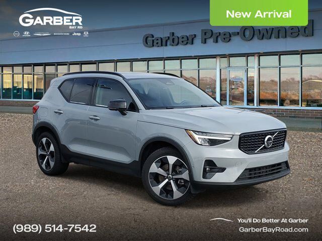 2024 VOLVO XC40