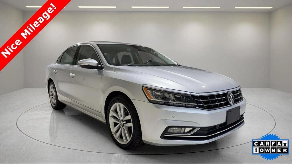 2017 VOLKSWAGEN Passat