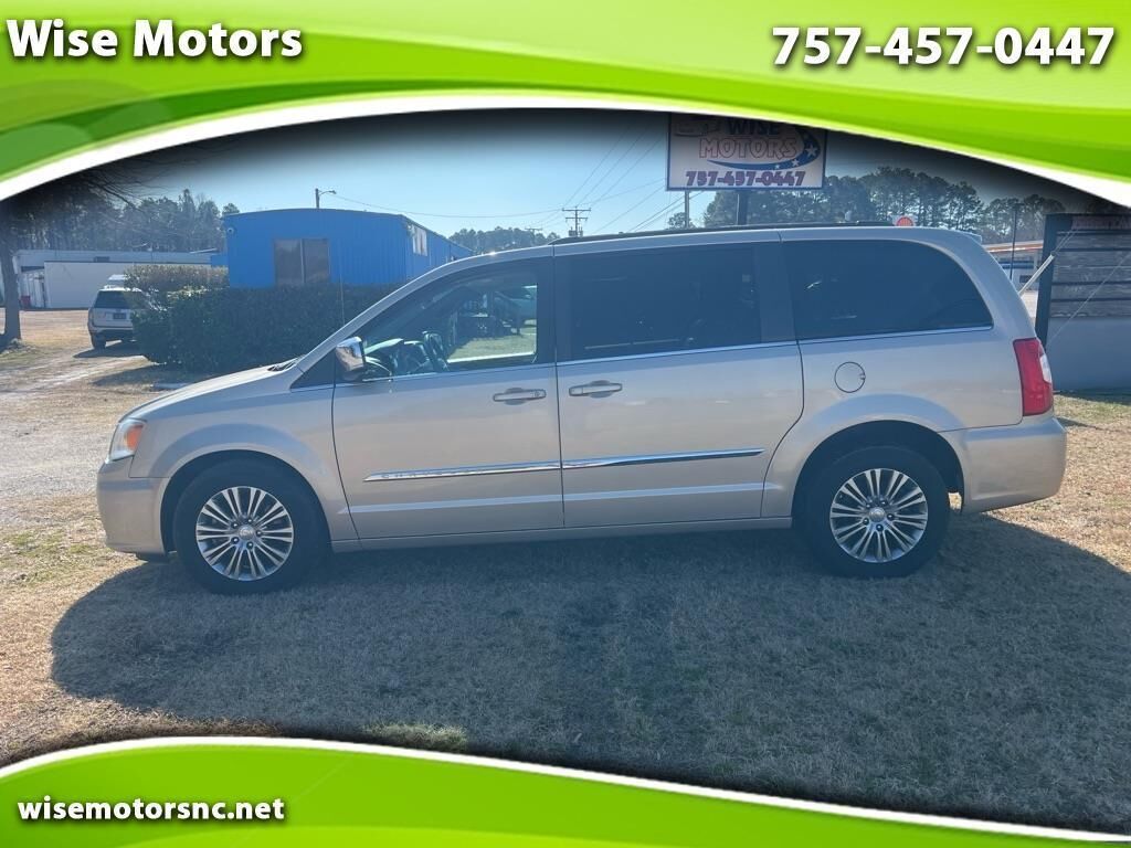 2013 CHRYSLER Town and Country