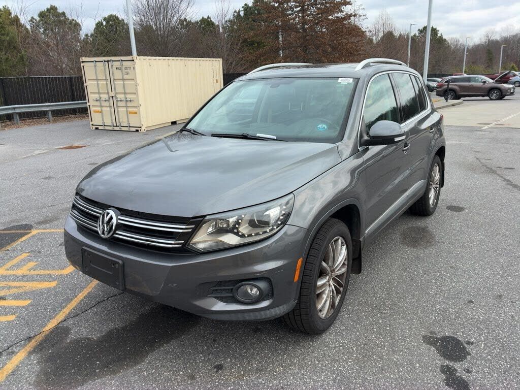 2016 VOLKSWAGEN Tiguan