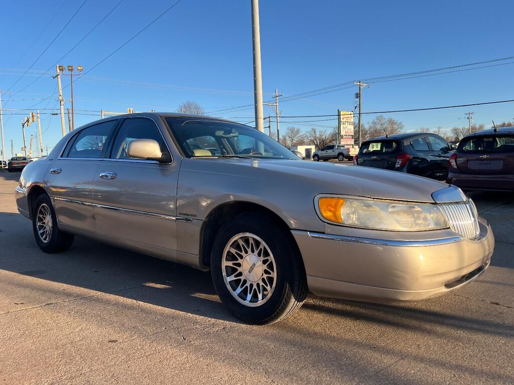 2001 LINCOLN Town Car