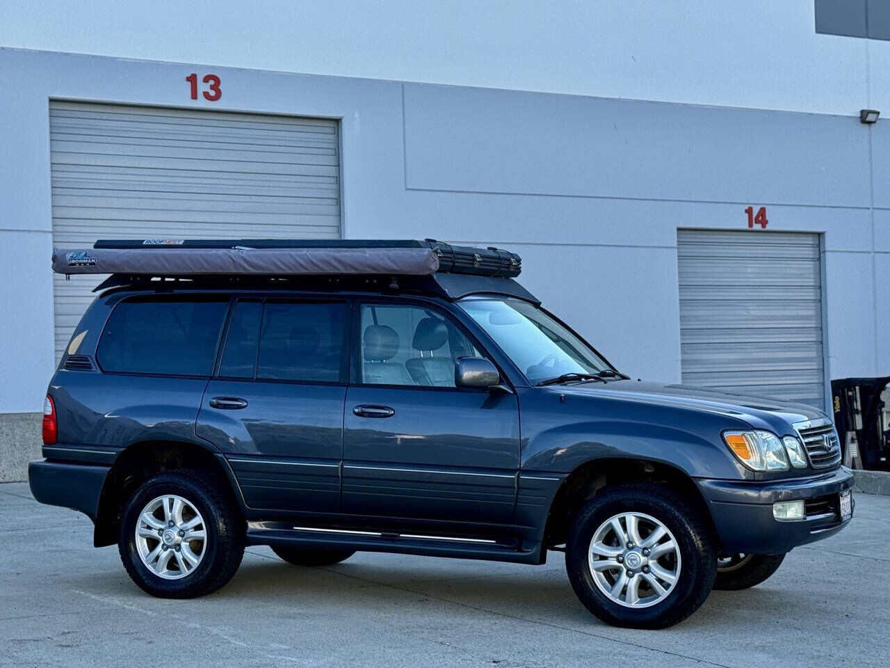 2005 LEXUS LX