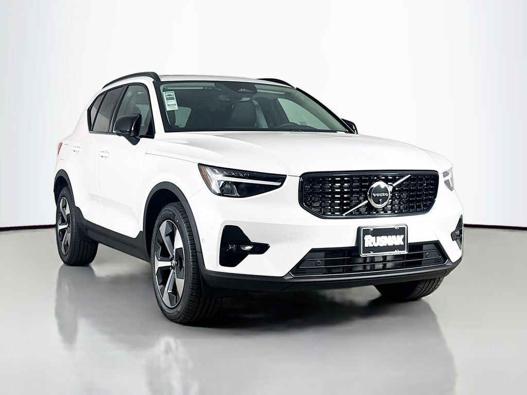 2026 VOLVO XC40