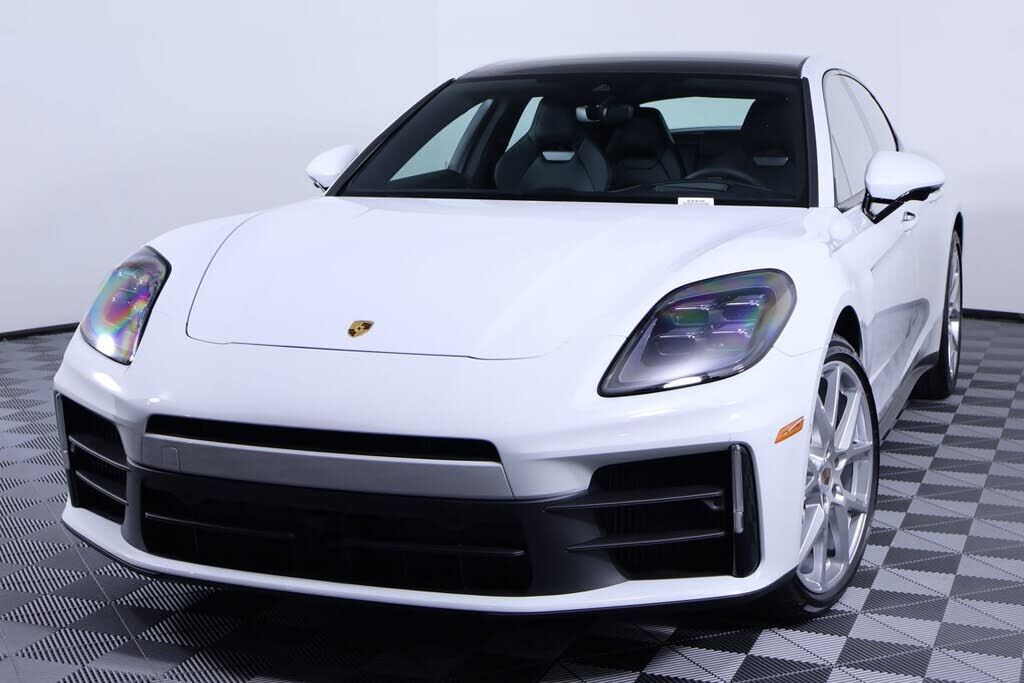 2025 PORSCHE Panamera