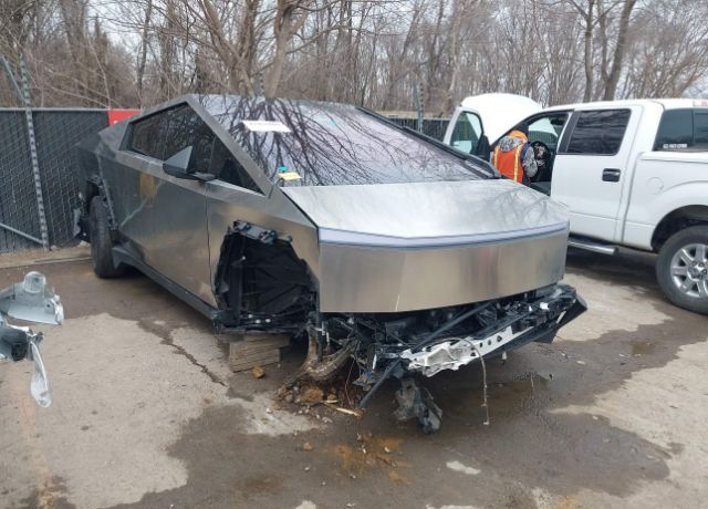 2025 TESLA Cybertruck