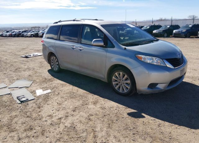 2011 TOYOTA Sienna