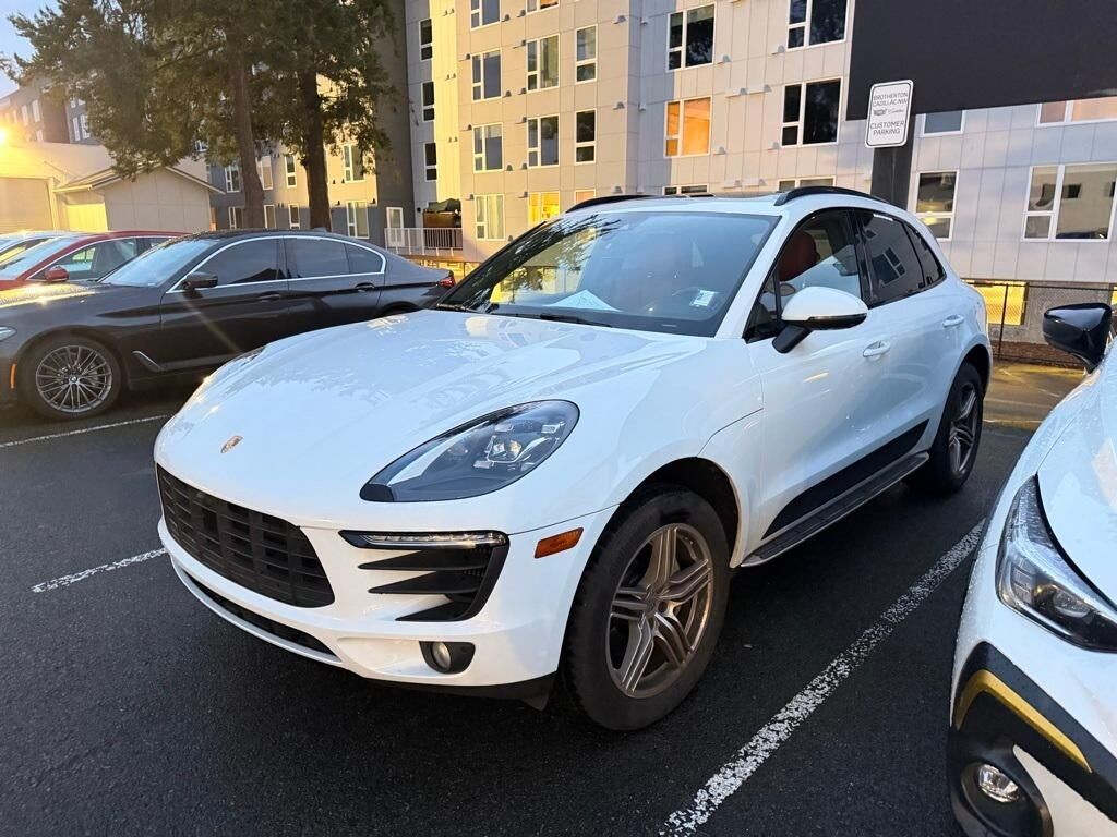 2018 PORSCHE Macan