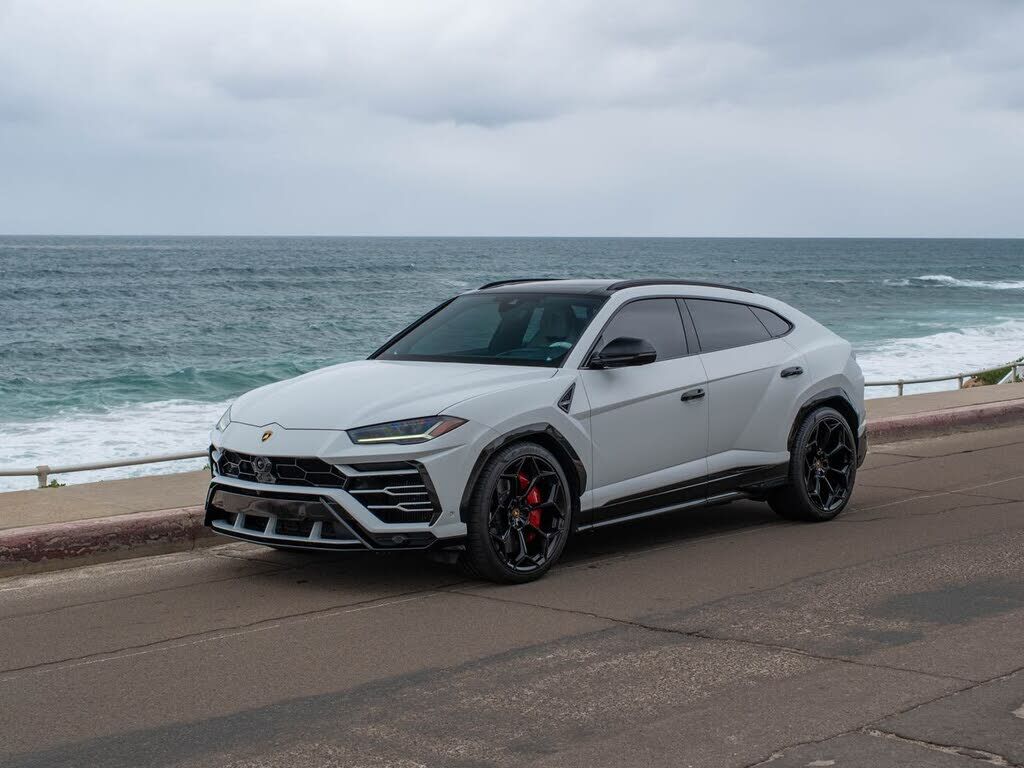 2019 LAMBORGHINI URUS