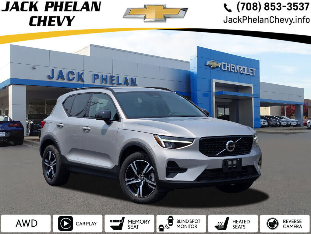 2024 VOLVO XC40