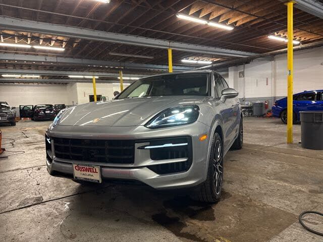 2025 PORSCHE Cayenne