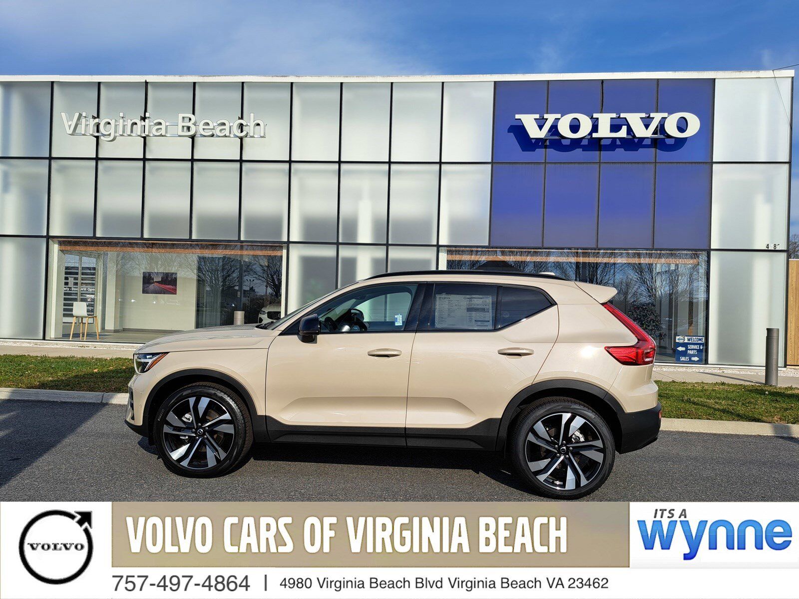2025 VOLVO XC40