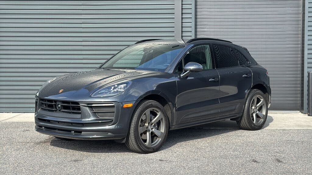 2023 PORSCHE Macan