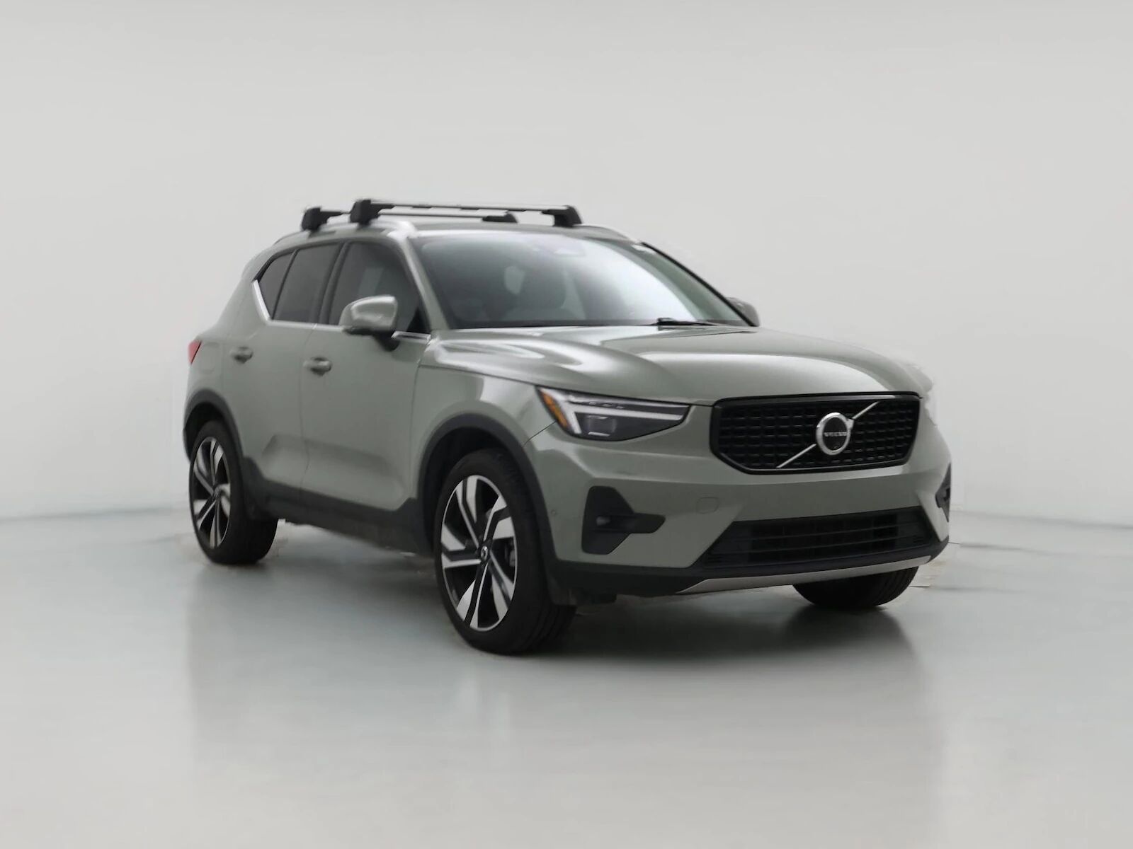 2025 VOLVO XC40