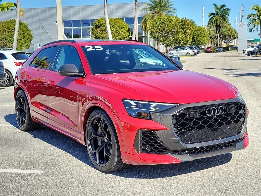 2025 AUDI RS Q8