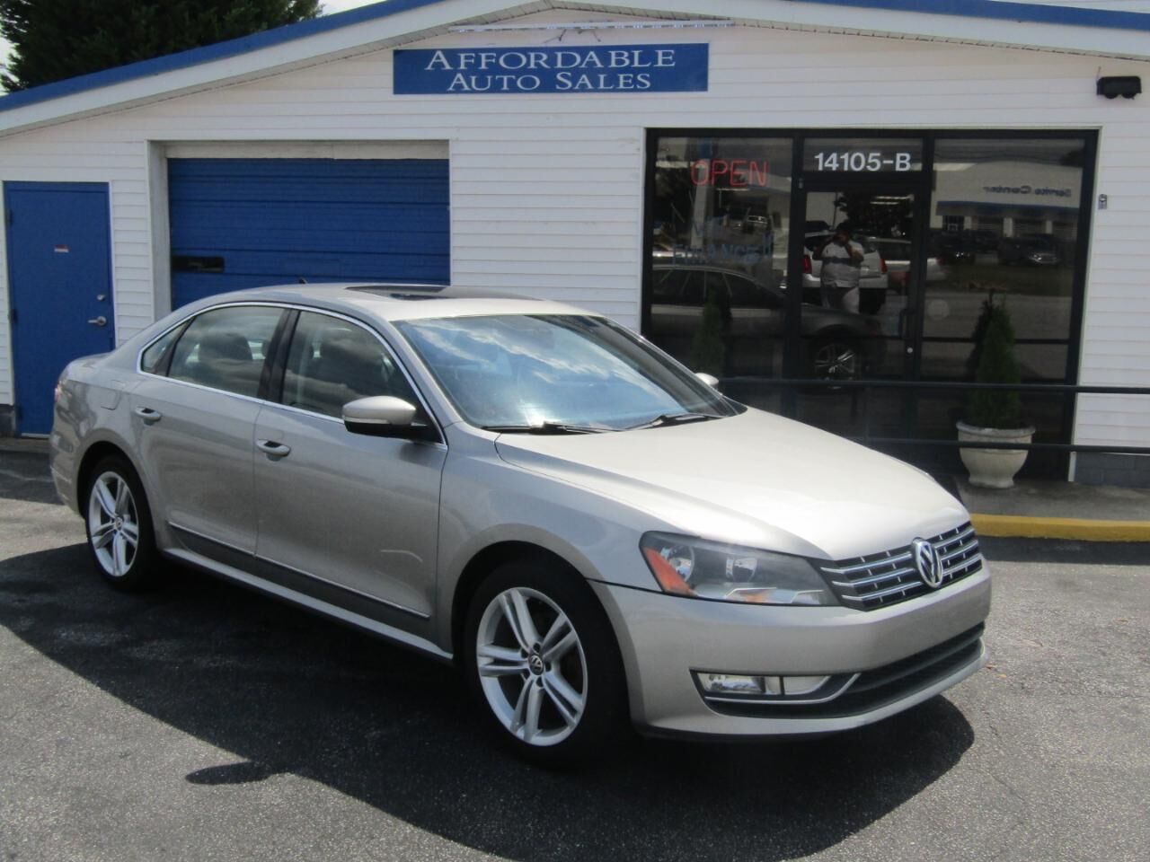 2013 VOLKSWAGEN Passat