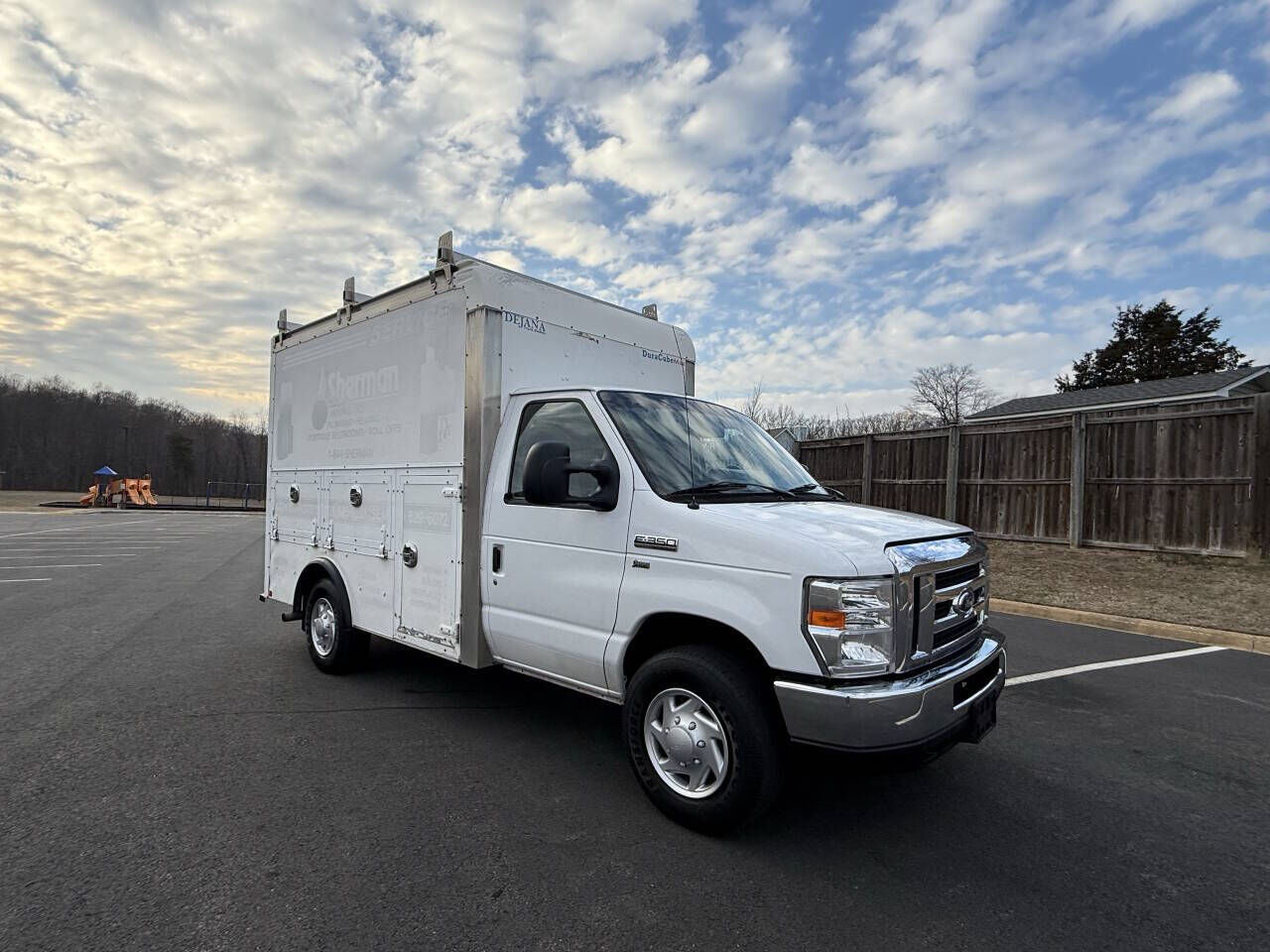 2017 FORD E-350
