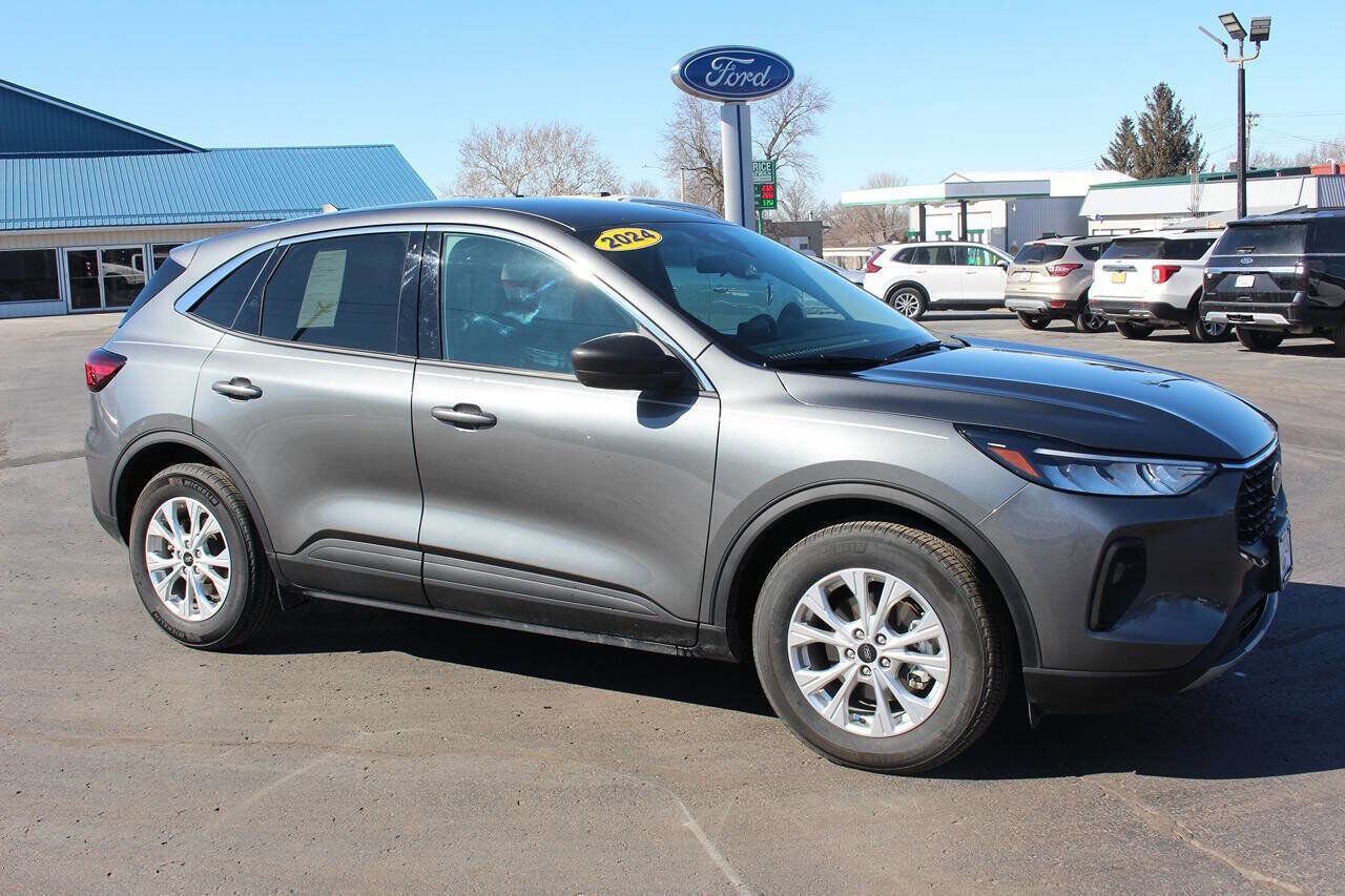 2024 FORD Escape