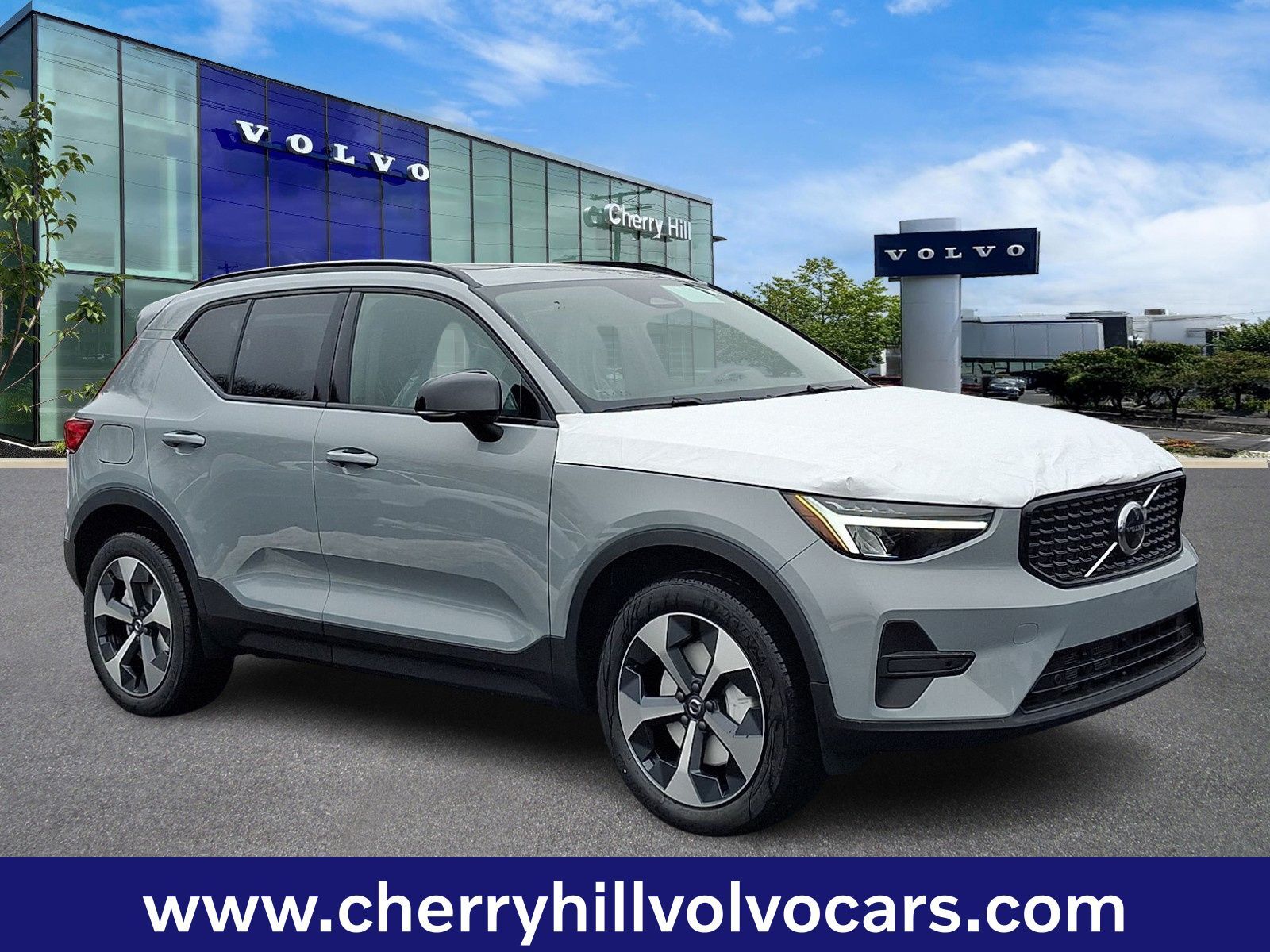 2026 VOLVO XC40